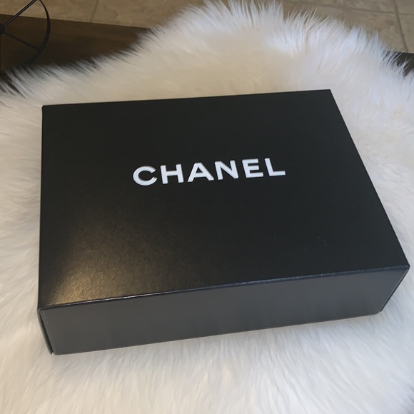 CHANEL east west flap bag in turlington red calfskin - Picture 8 of 17